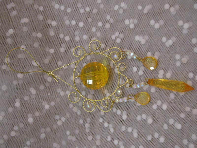 GOLD ORNAMENT W DROPS