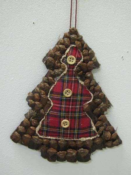 HANGING TARTAN XMAS TREE